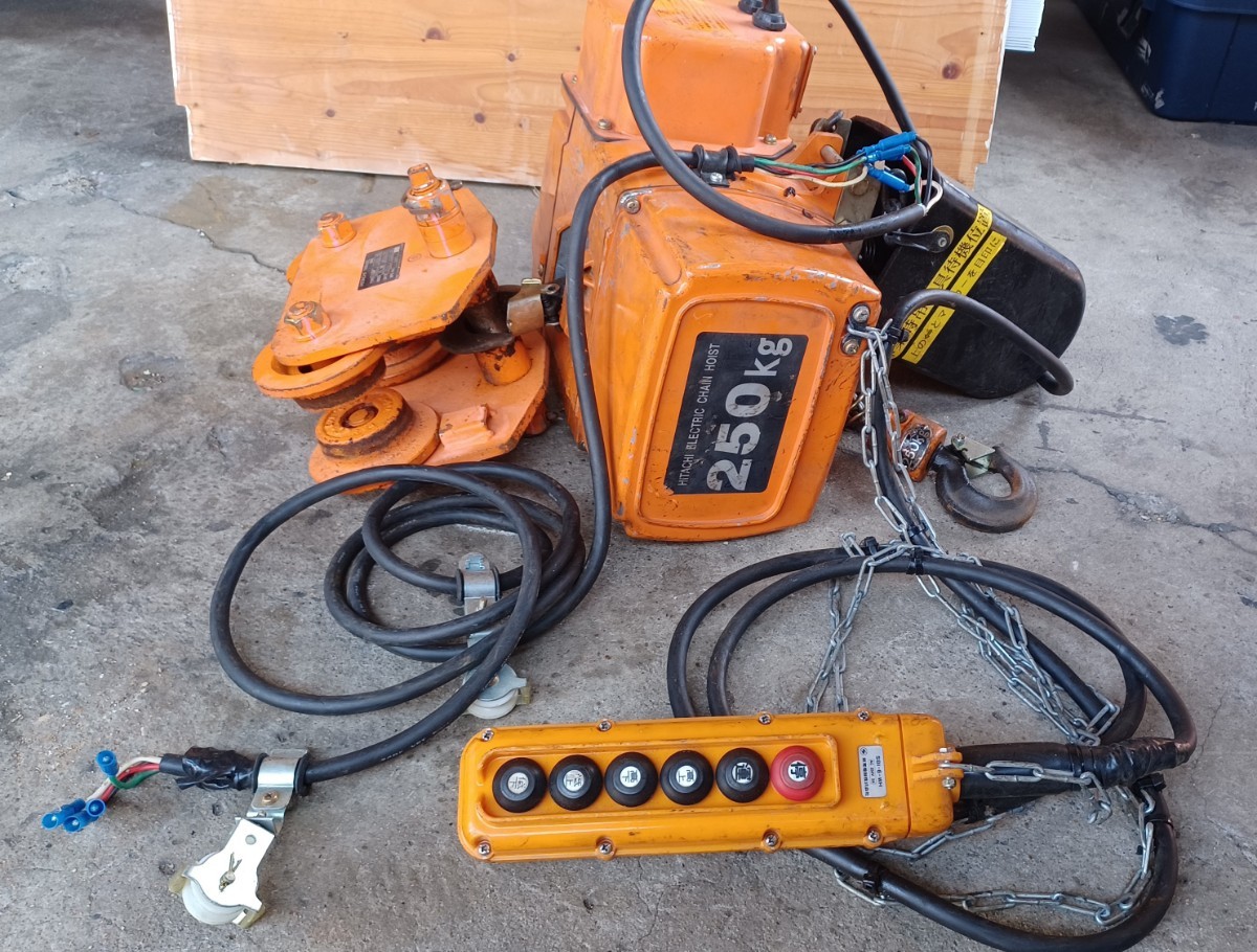 HITACHI ホイスト 250kg 1/4S 200V 50Hz/60Hz 動作品 ビームクランプ 