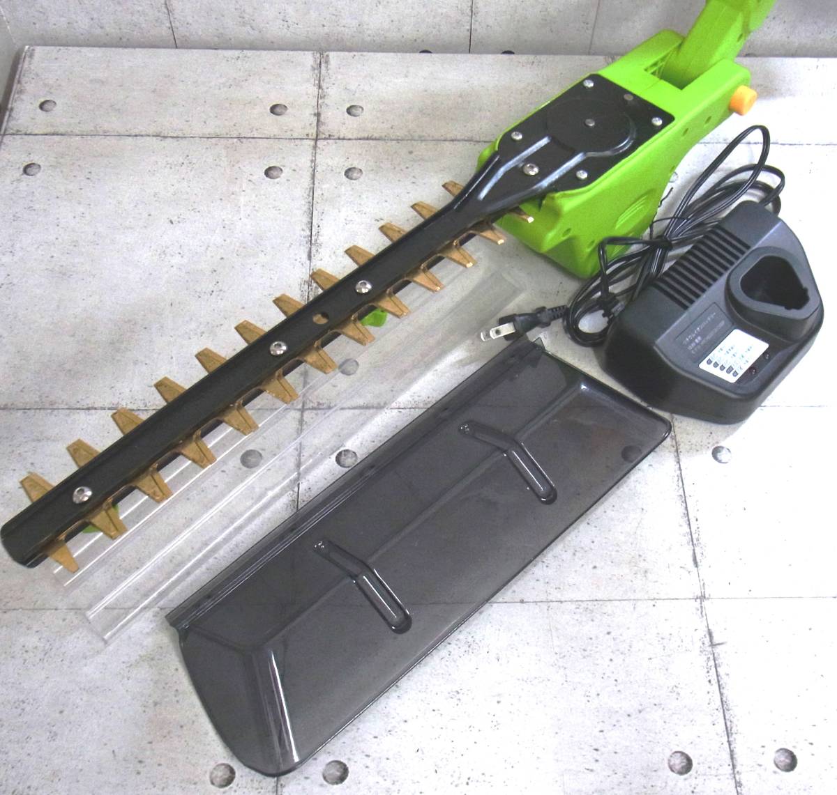 マジックトリマー コードレス伸縮植木バリカン KM-26-18 作動確認済