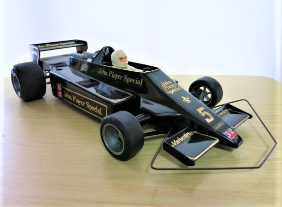 バンダイ ラジコンJPS Mark IV Lotus 79 1/10スケール バンダイ