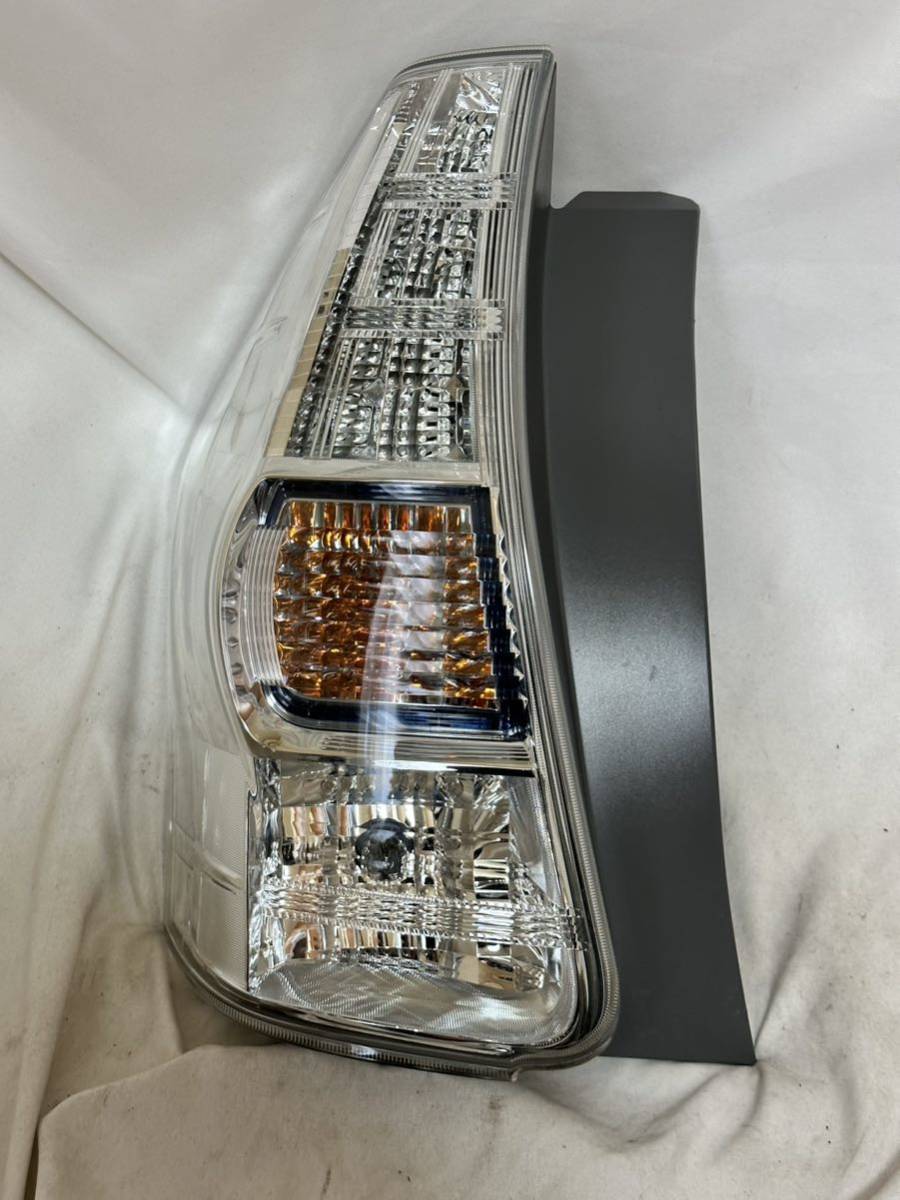 ② トヨタプリウスα ZVW41LEDスタンレー47-46 左右 ② トヨタプリウスα ZVW41LEDスタンレー47-46 左右