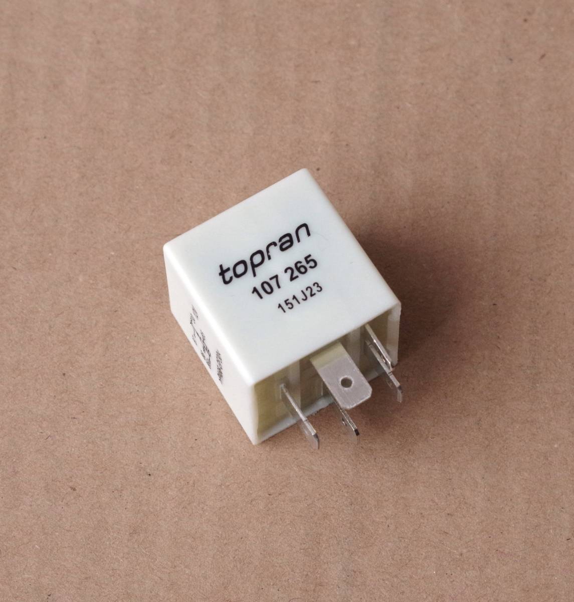 【未使用】30番リレー DME エンジンコントロールユニット パワーサプライリレー VW ゴルフ3 T4 メキシコビートル AUDI 80