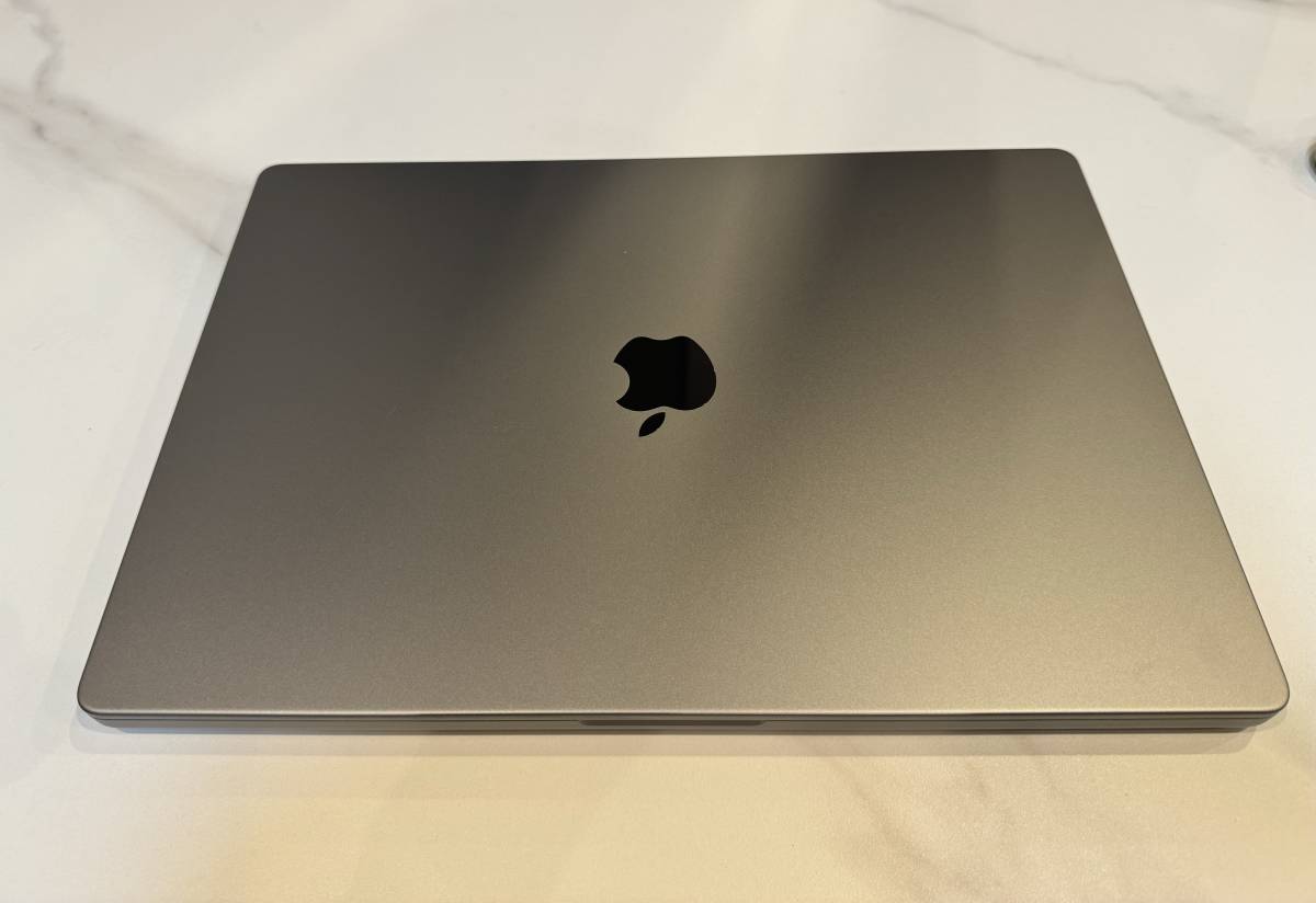  Apple、17インチMacBook Proを発売