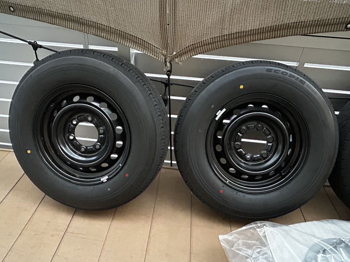 ハイエース純正タイヤ新品