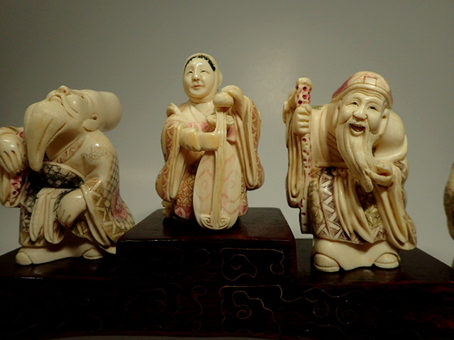 マンモス牙彫り　七福神　置物　根付け マンモス牙彫り 七福神 根付け 置物 - メルカリ