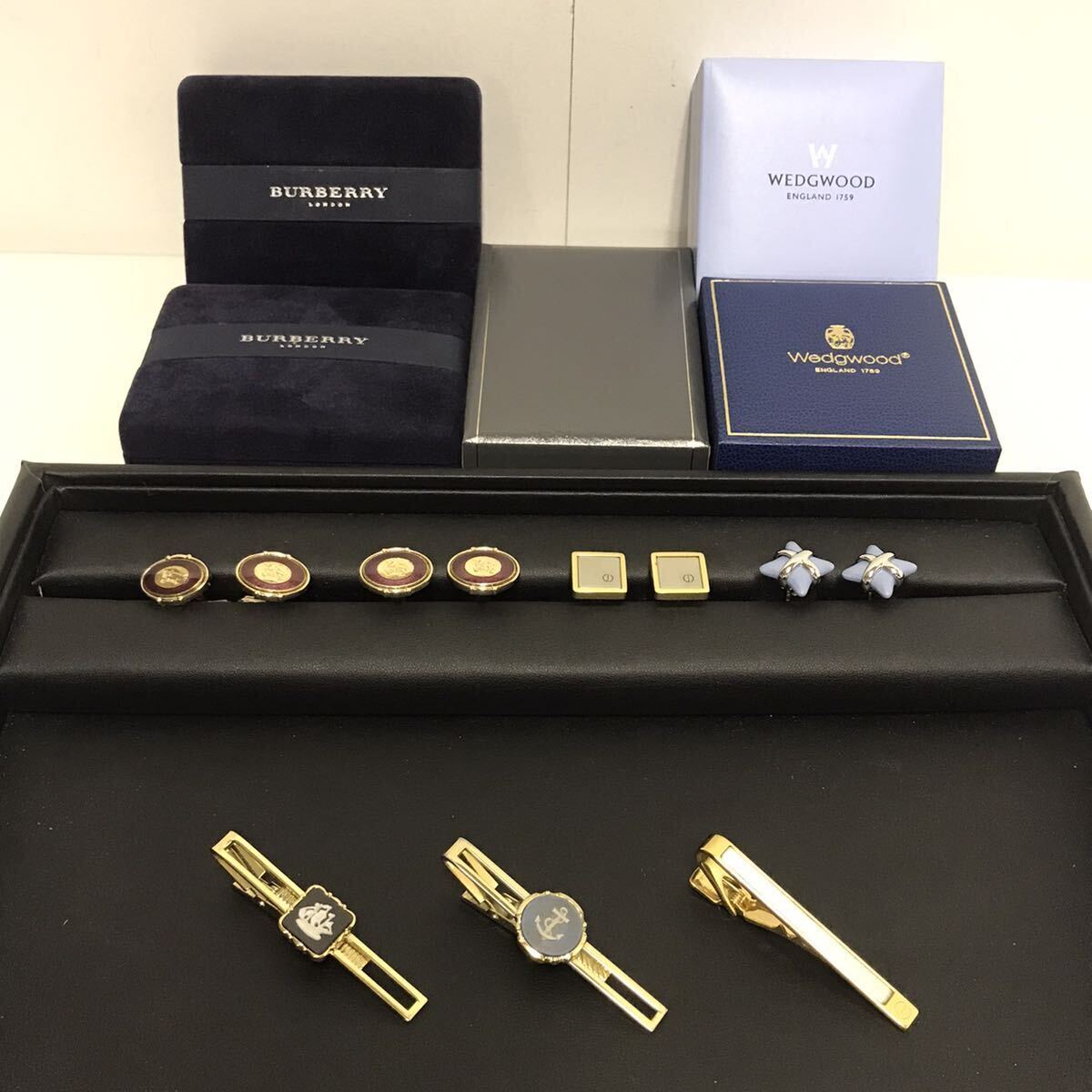 バーバリー　カフリンクス 美品♪ バーバリー Burberry カフリンクス ネクタイピン シルバー 734