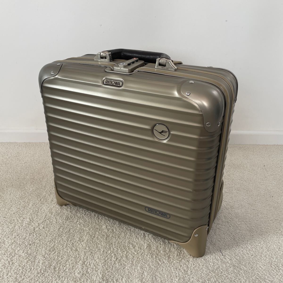 新品】新品◇ルフトハンザ・ボーイング限定リモワ スーツケース 747-8