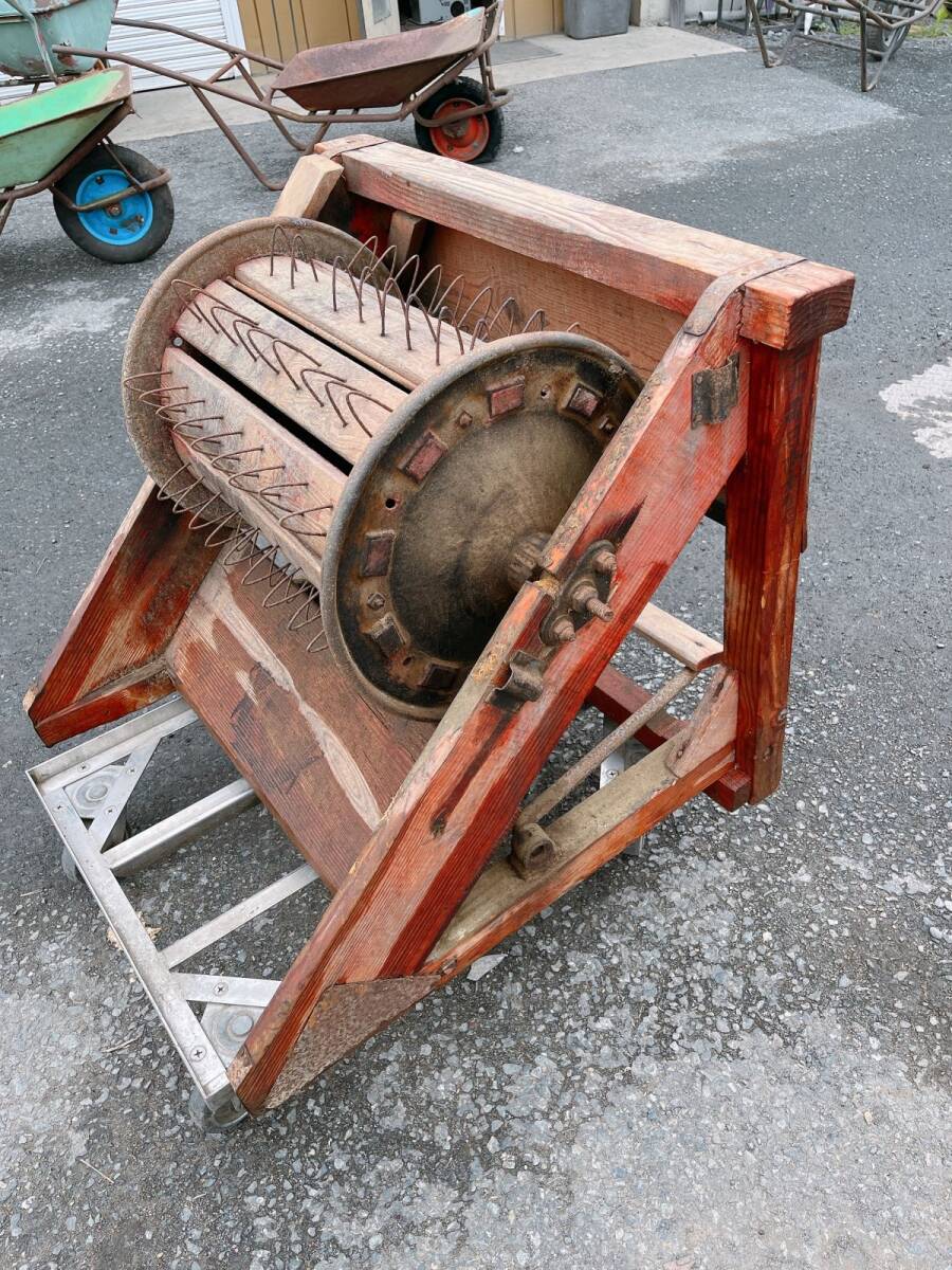 ア*園様 足踏み脱穀機 昭和レトロ 昭和の良き時代、足踏み式脱穀機