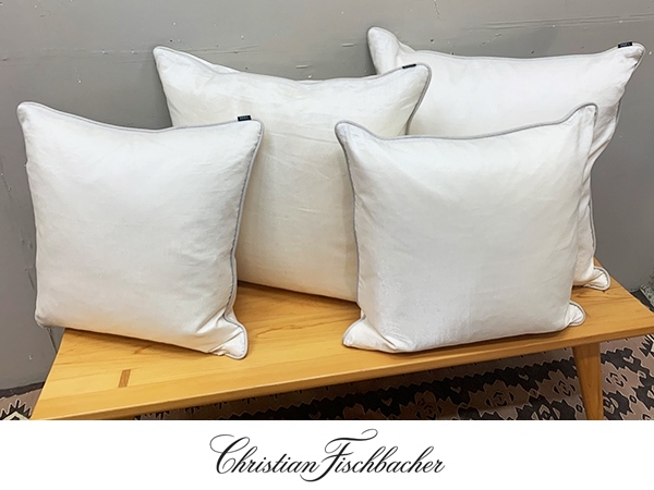 美品・2個セット】Fisba(フィスバ) クッション40cm角 赤 ベルベット