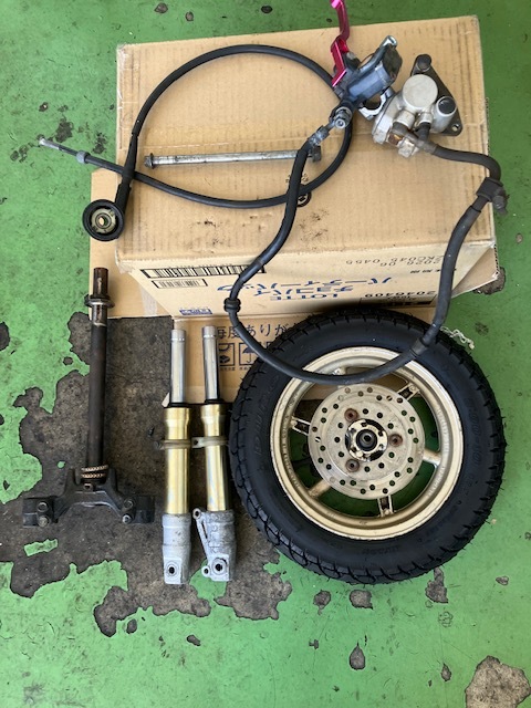 HF05 リード90 フロント周り　サスペンション　ジャイロ 中古】ホンダ リード90 HF05 フロントフォーク ディスク ホイール