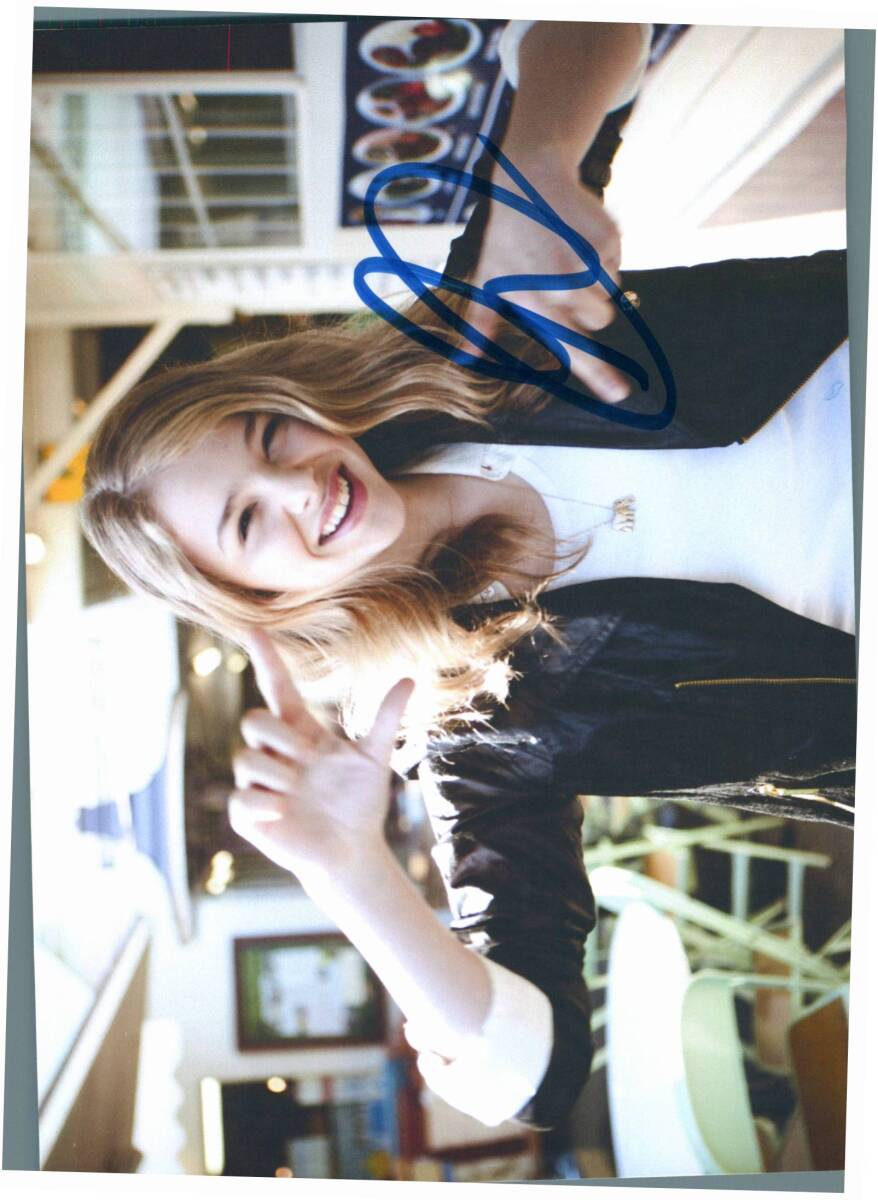 クロエ・グレース・モレッツ 直筆サイン入り写真 証明書付き ベビー