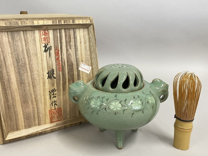 花瓶 高麗青磁 海泉作 網目 雲鶴象嵌 高麗青磁 海泉 透彫 象嵌透かし 雲鶴紋二重胴 網目 飾り壺 花瓶 花器