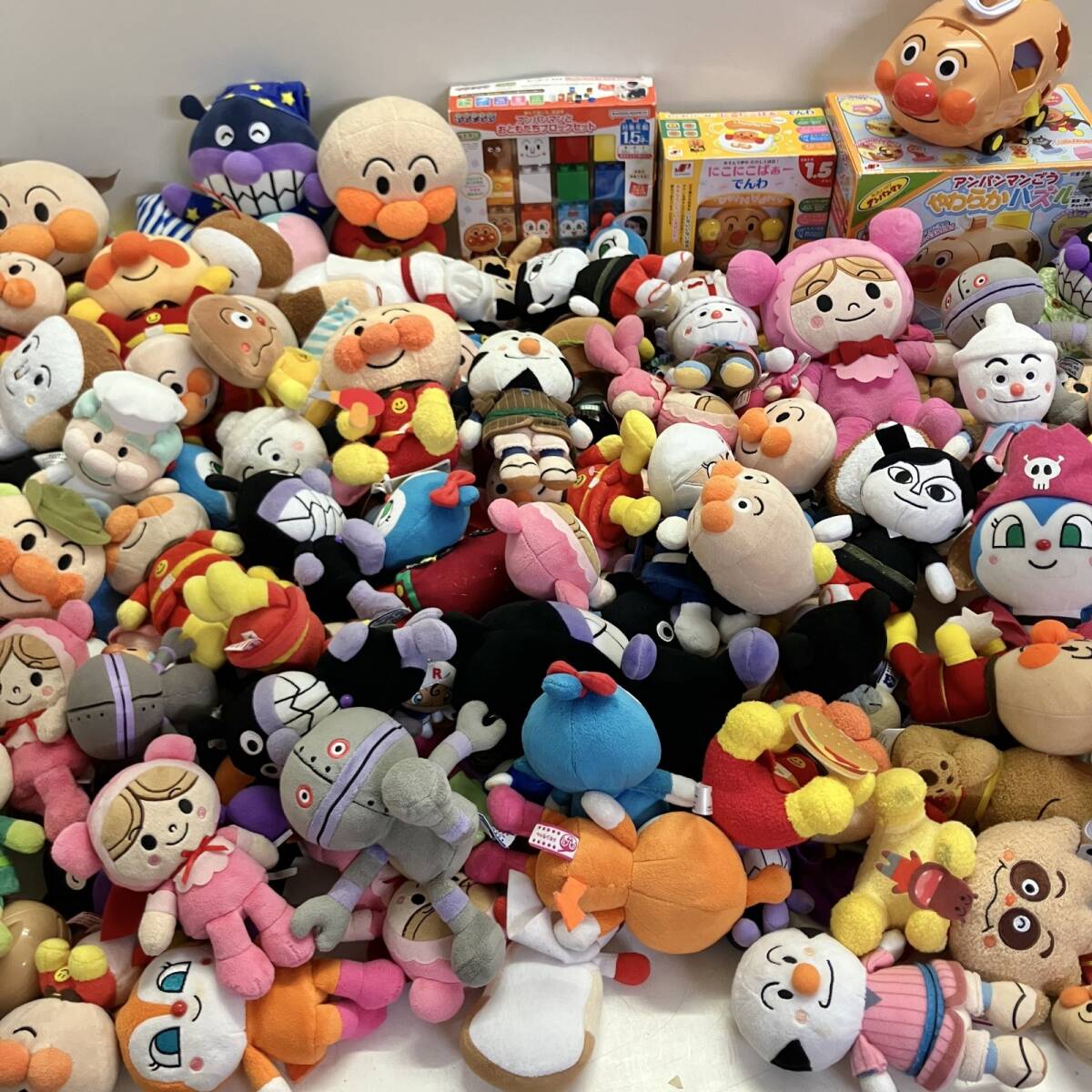 中古】絶版 貴重 アンパンマン ピピッとえらんで！でるでる 