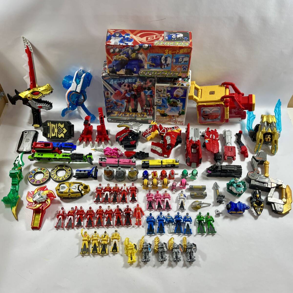 中古】☆愛蔵版 烈車戦隊 トッキュウジャー 超全集 初版 てれびくん