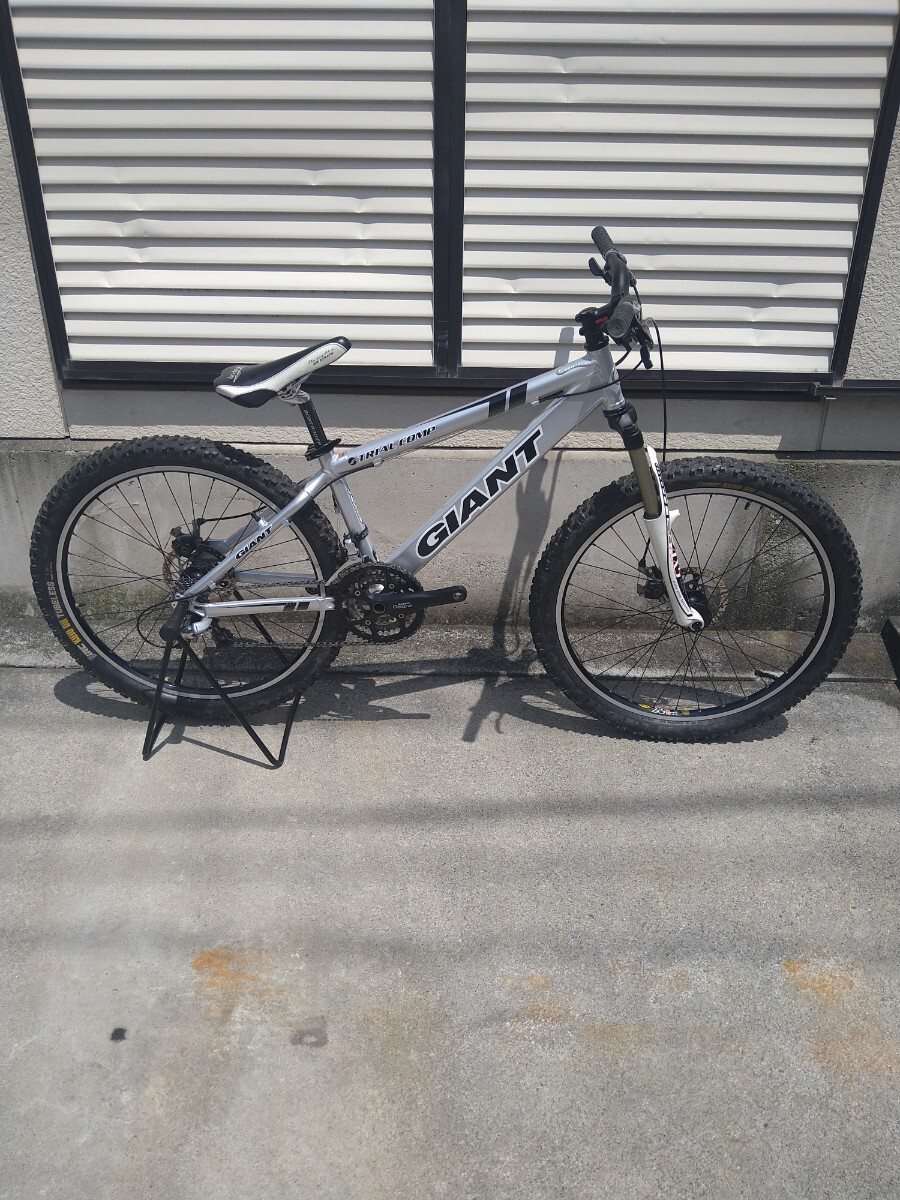GIANT TRIALS COMP 変速ギア付きトライアルバイク 26インチ