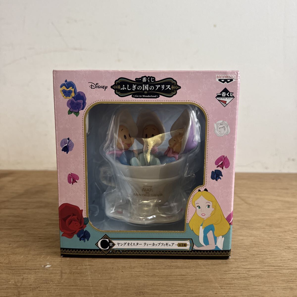 新品】☆ディズニー ストア ふしぎの国のアリス 花瓶 一輪挿し