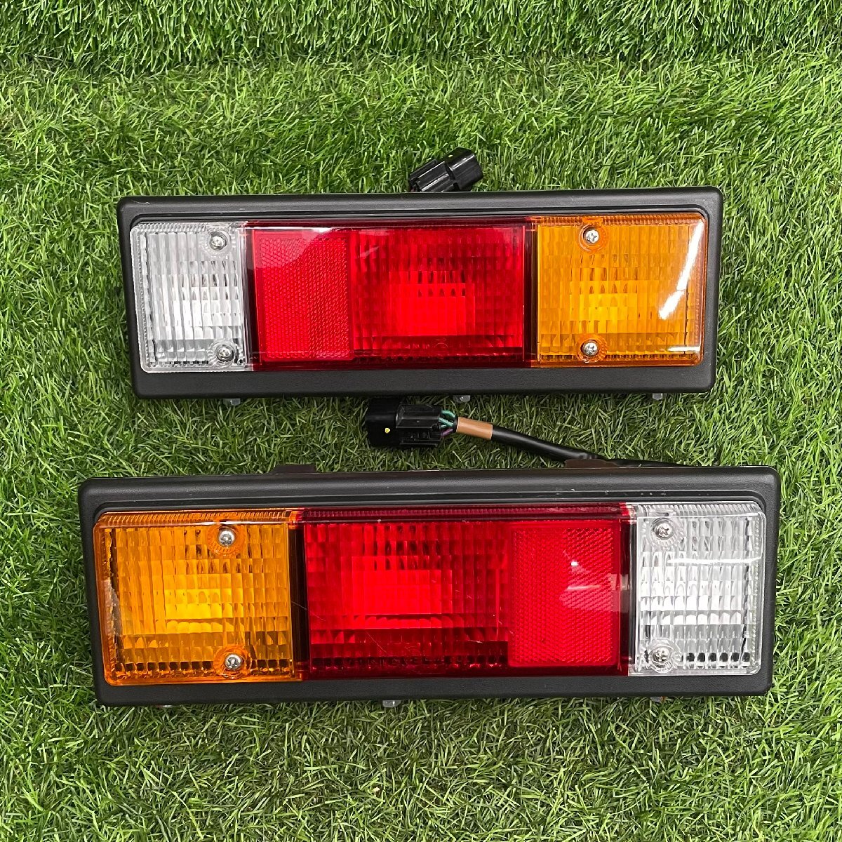 三菱 キャンター 純正テールランプ 12vセット 新車外し 【公式通販】