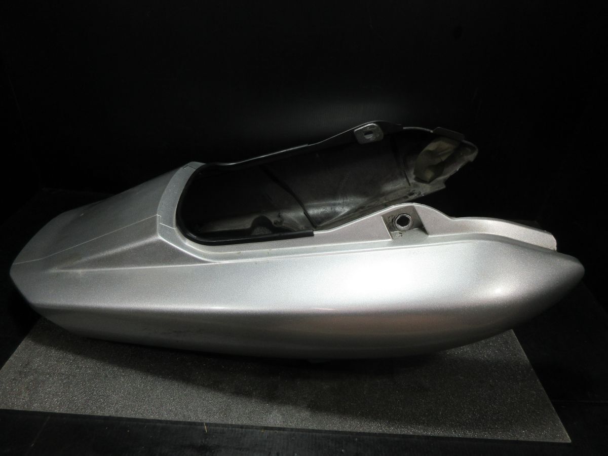 傷や汚れあり】【Y23-0417】YAMAHA XJ400/D用 純正テールカウル 中古品