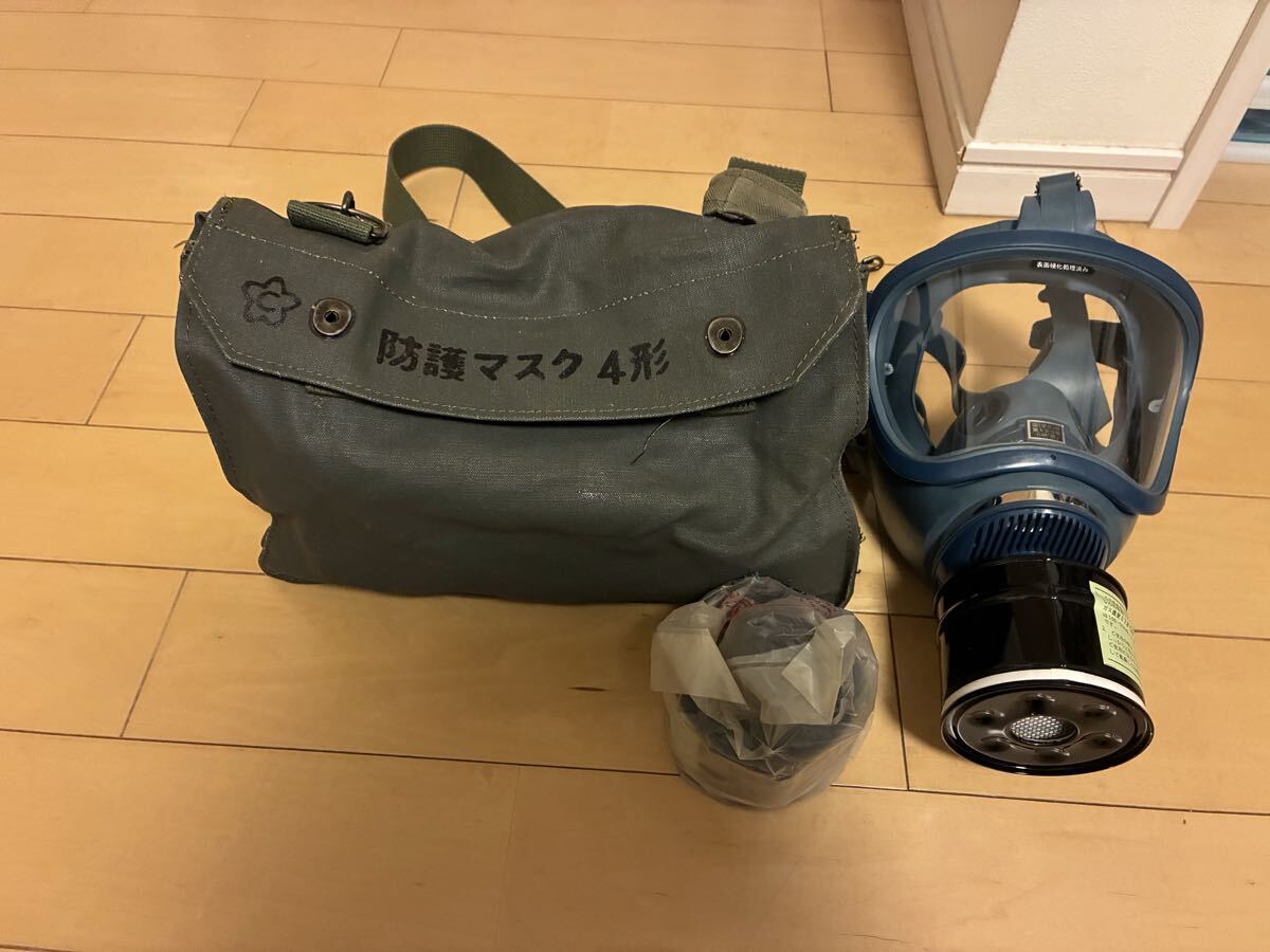 中古】自衛隊 防護マスク4型 ケース ガスマスクの落札情報詳細