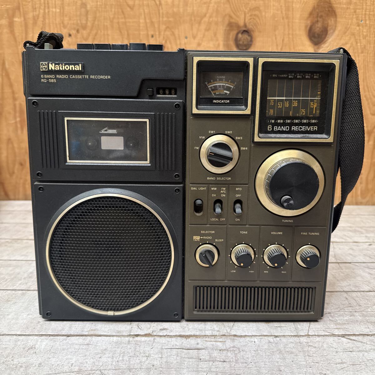中古】【TOSHIBA】RT-S83 BOMBEAT radio CASSETTE RECORDER ラジカセ