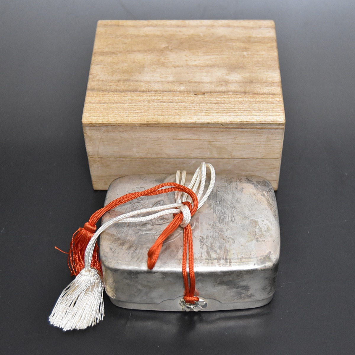 未使用品】皇室特別記念品 天皇皇后両陛下翠玉婚記念 【花蝶窯】 翠玉