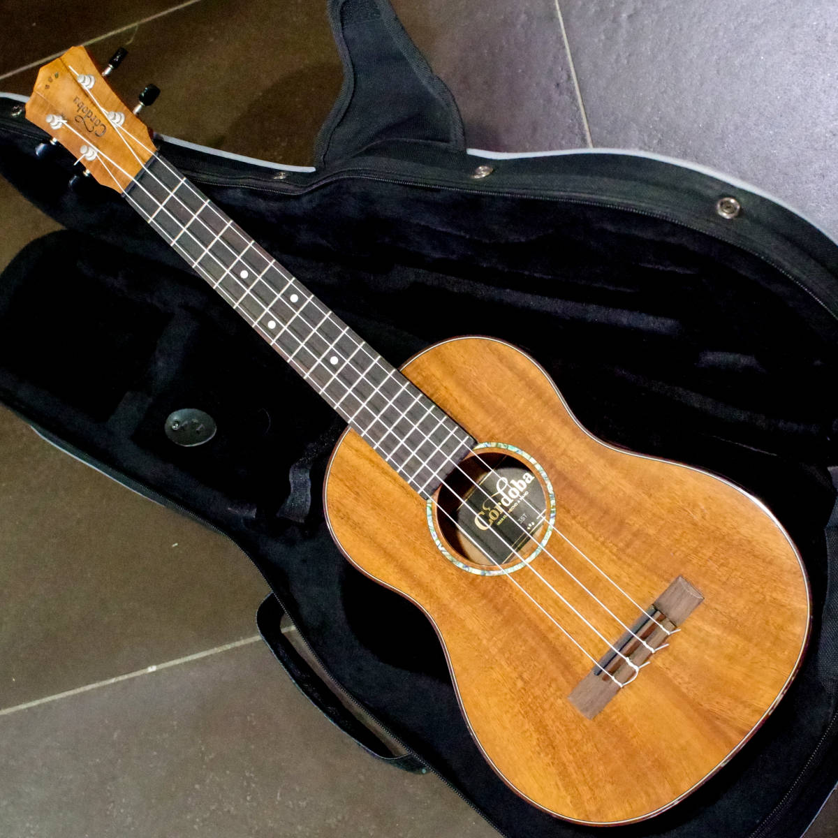 Cordoba 35T Tenor Ukulele ケース付き とても綺麗！！ の落札情報詳細 ヤフオク落札価格情報 オークフリー