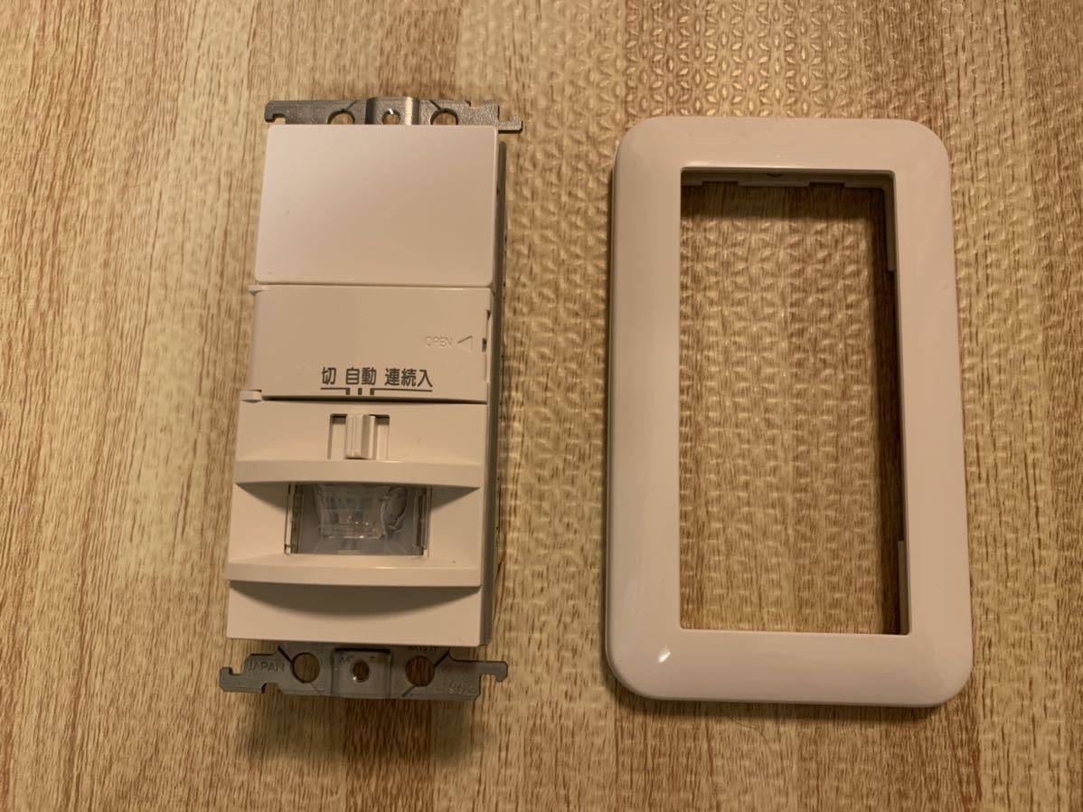 Panasonic WTK1811K 熱線センサ付自動スイッチ4個セット Panasonic WTK1811K 熱線センサ付自動スイッチ4個セット