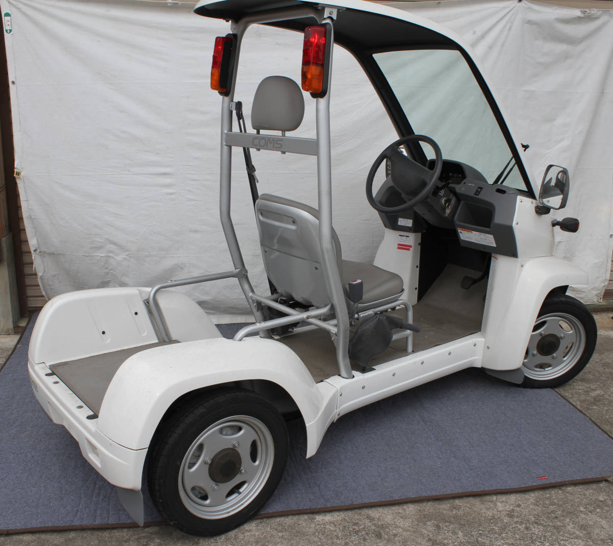 トヨタ車体 Coms コムス 超小型ev 電気自動車 Ak15e 100v充電 走行距離1060km エコカー バッテリーカー ミニカー の落札情報詳細 ヤフオク落札価格情報 オークフリー スマートフォン版