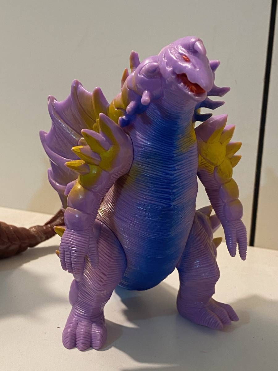 電光超人グリッドマン 怪獣 ソフビ タカラ バギラ ジェネレドン 中古