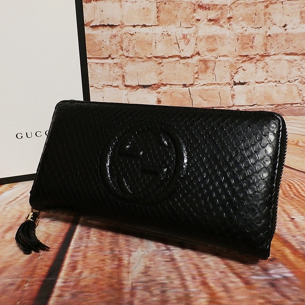 出産祝いなども豊富 高級品 箱付 Gucci パイソン ブラック ラウンド 長財布 ソーホー 蛇 長財布 Www Qiraatafrican Com
