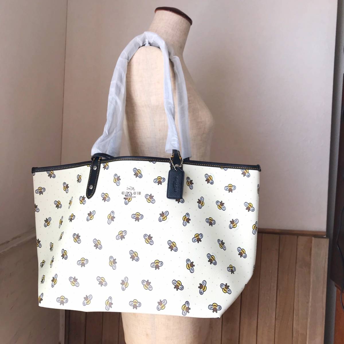 COACH コーチ F25820 トートバッグ PVCレザー ミツバチ ポーチ付 新品】【新品】COACH コーチ F25820 トートバッグ PVCレザー ミツバチ