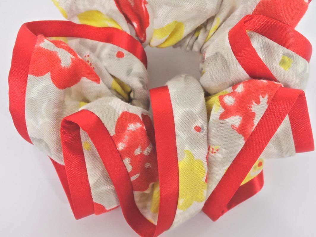 ネコポスok Ylang Ylang イランイラン 花柄 シュシュ ヘアアクセサリ 赤 Afc5 の落札情報詳細 ヤフオク落札価格情報 オークフリー スマートフォン版