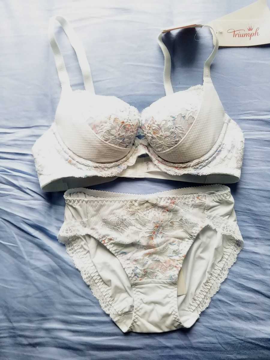 新品 トリンプ天使のブラスリムライン 脇すっきりブラジャー ショーツセット ブルー系セクシー花柄模様 ブラジャーb75ショーツｍ の落札情報詳細 ヤフオク落札価格情報 オークフリー スマートフォン版
