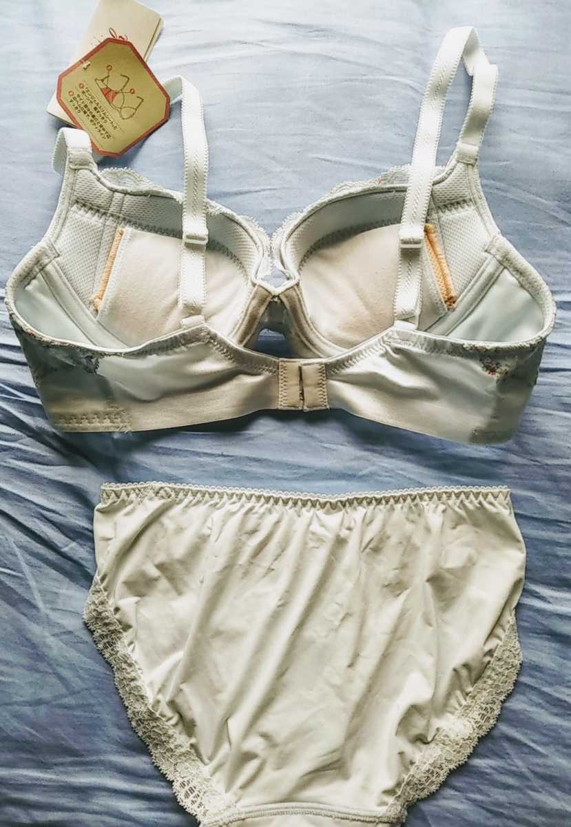 新品 トリンプ天使のブラスリムライン 脇すっきりブラジャー ショーツセット ブルー系セクシー花柄模様 ブラジャーb75ショーツｍ の落札情報詳細 ヤフオク落札価格情報 オークフリー スマートフォン版