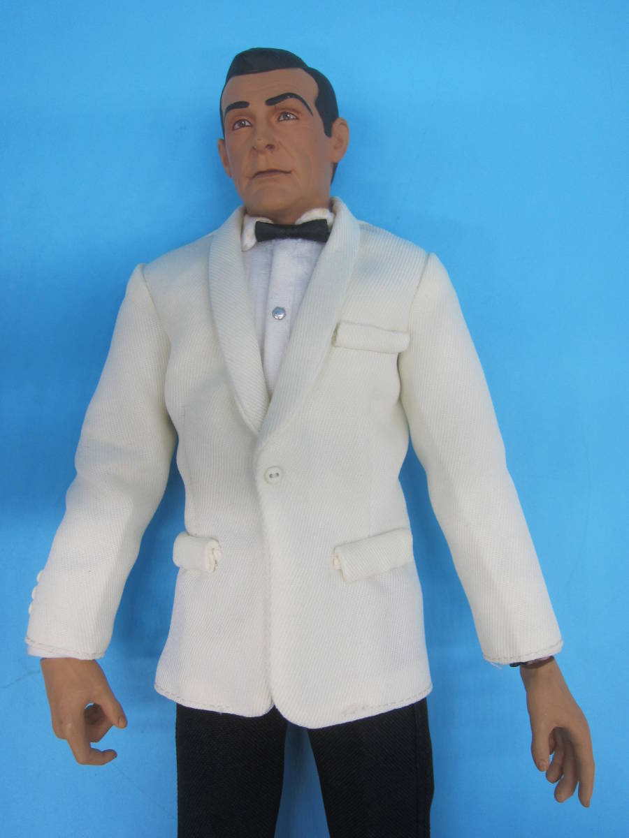 SIDESHOW/サイドショウ【12インチドール ロジャー・ムーア 007