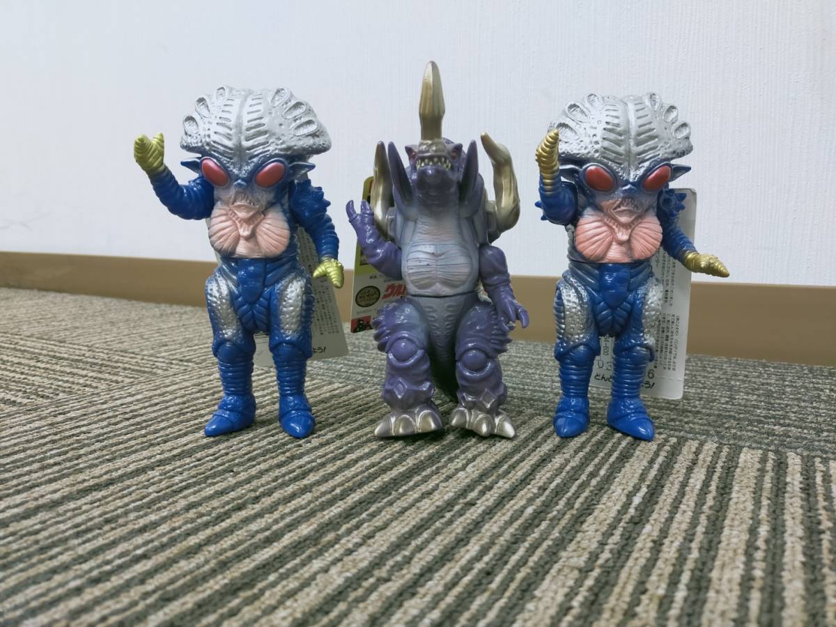 ベンゼン星人 ウルトラマンゼアス 怪獣 2つ折りタグ版 見下ろす