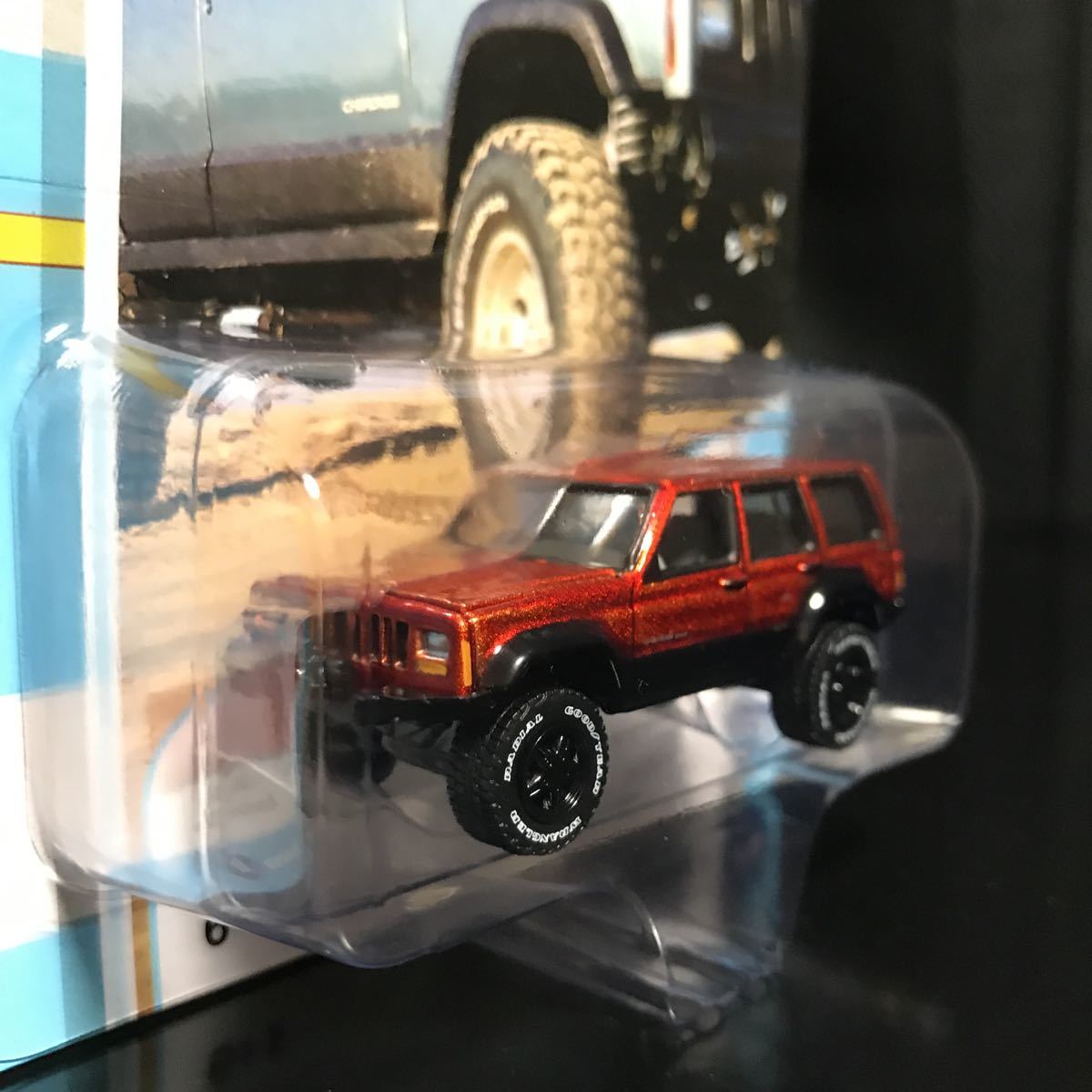 新品】☆ Johnny Lightning 1/64 ジープ チェロキー XJ Jeep Cherokee