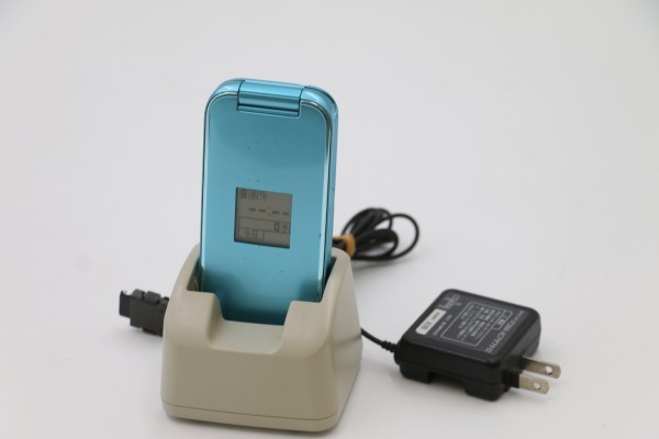 Docomo ドコモ らくらくホン ベーシック4 F 01g ブルー 富士通 ガラケー 充電器付き C96 の落札情報詳細 ヤフオク落札価格情報 オークフリー スマートフォン版