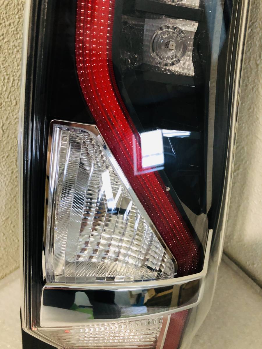 美品】セレナ ハイウェイスター C27 後期 右テールランプ 26554-5TT0A