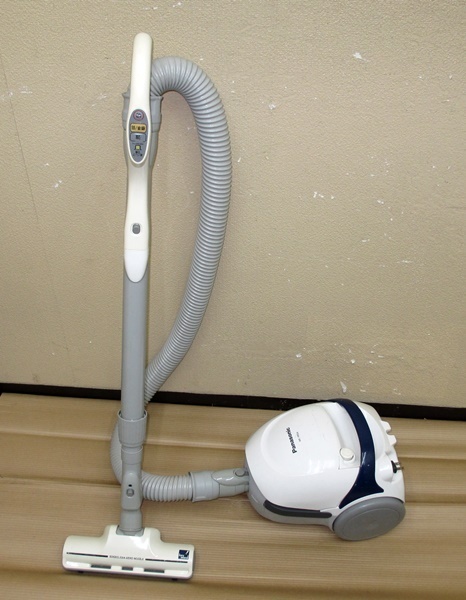 Panasonicコード式掃除機、MC-PB5A