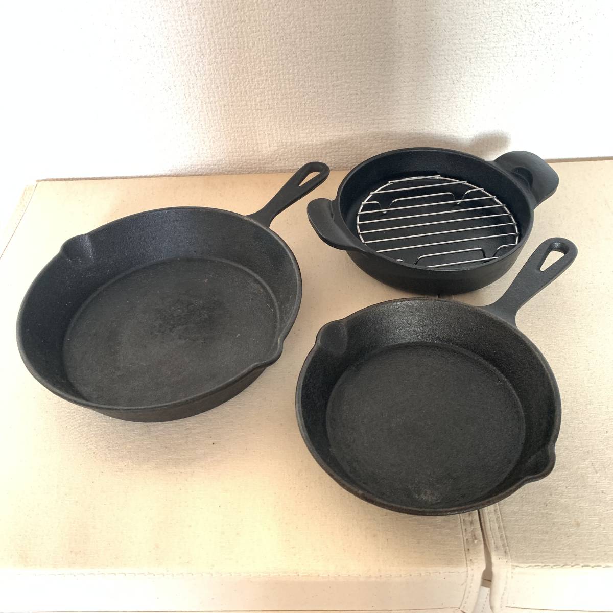 オシャレ 食卓をカフェに ニトリ スキレット ニトスキ 片手鍋19cm 片手鍋15cm 両手鍋15cm 燻製網 豪華4点セット キャンプ q の落札情報詳細 ヤフオク落札価格情報 オークフリー スマートフォン版