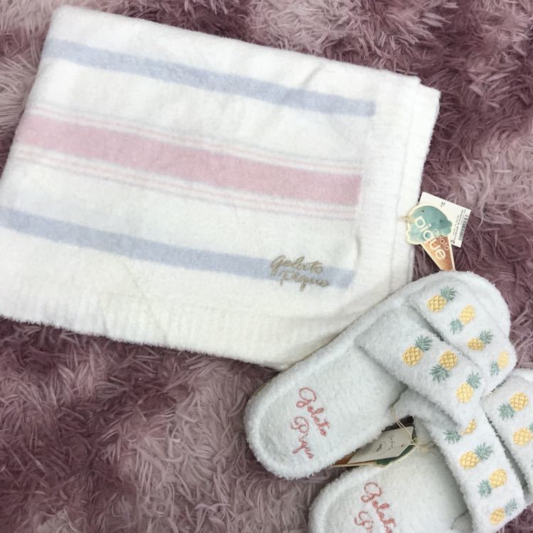 新品 タグ付き Gelato Pique ジェラートピケ セット F タオルケット スリッパ ボーダー パイナップル ホワイト ピンク ブルー Free Size 6387 の落札情報詳細 ヤフオク落札価格情報 オークフリー スマートフォン版