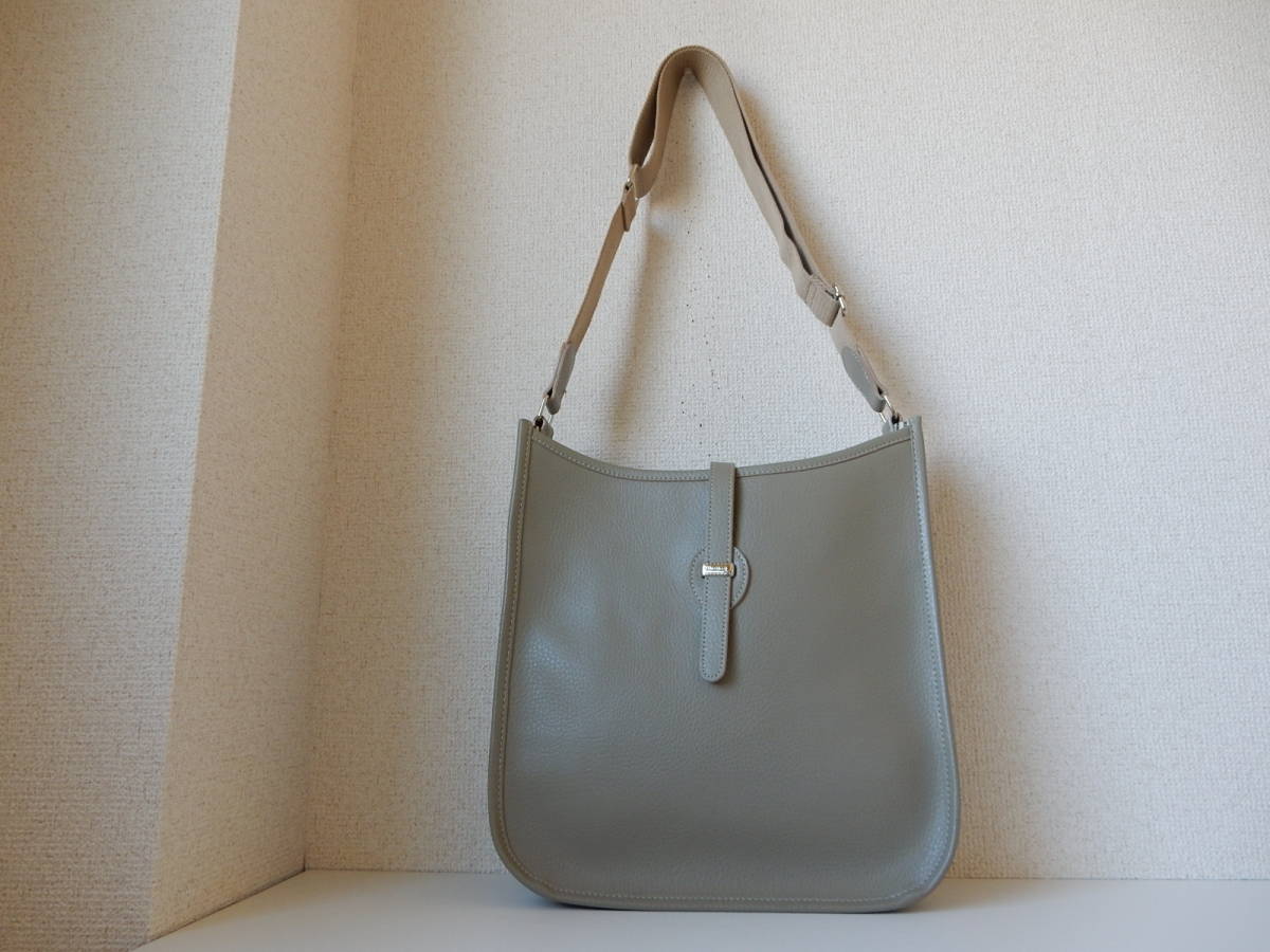 Hushush ハッシュアッシュ B5対応 レザーショルダーバッグ グレー 金具シルバー の落札情報詳細 ヤフオク落札価格情報 オークフリー スマートフォン版
