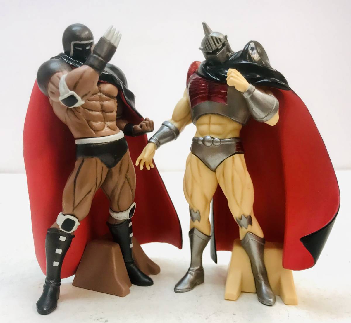 お値段56万円！「キン肉マン」ロビンマスクが純金フィギュアにー