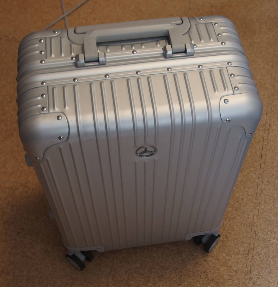 〚未使用品〛✦本間ゴルフ キャリーケース HUGWP100 40L シルバー✦ 未使用品〛✦本間ゴルフ キャリーケース HUGWP100 40L シルバー