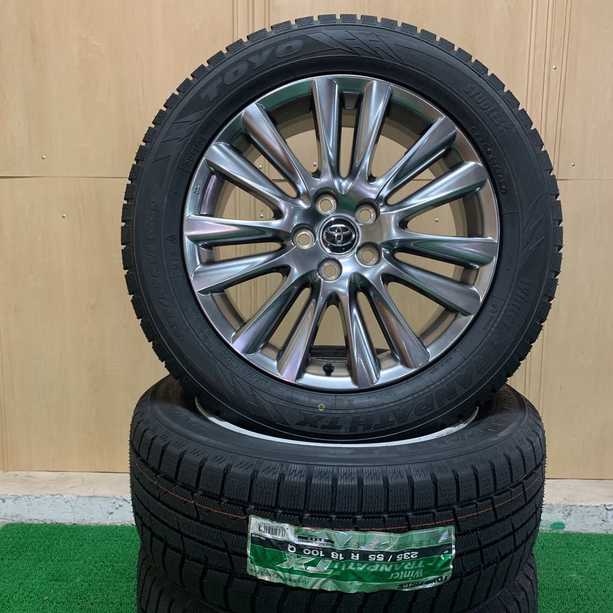 超バリ山！トヨタ 30系 ハリアー 純正 235/55R18 18×7j+35 PCD114.