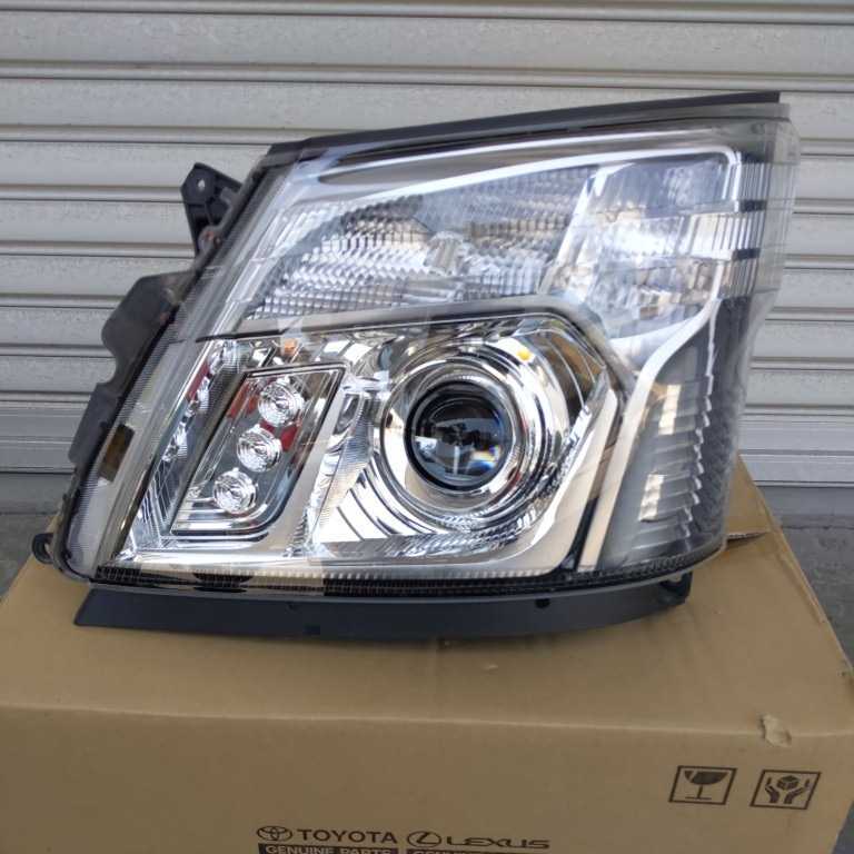 トヨタ純正左LEDヘッドランプ ユニットXZU700 81070-37780