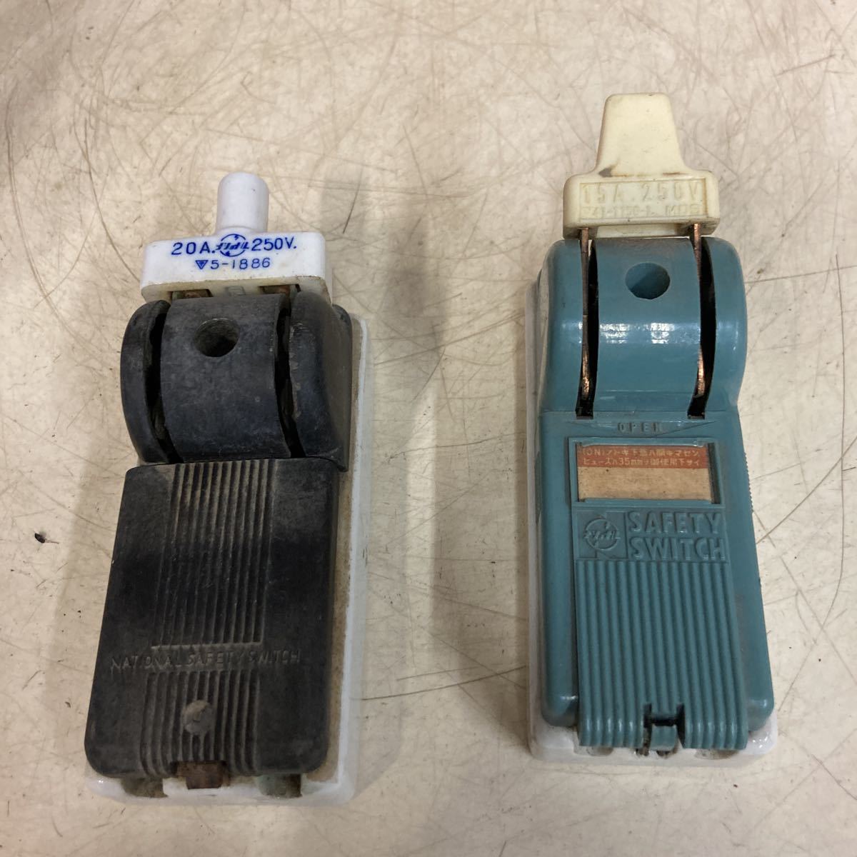 日本碍子製 3500V 30AMP ダルマスイッチ 分岐高圧碍子(がいし)型開閉器