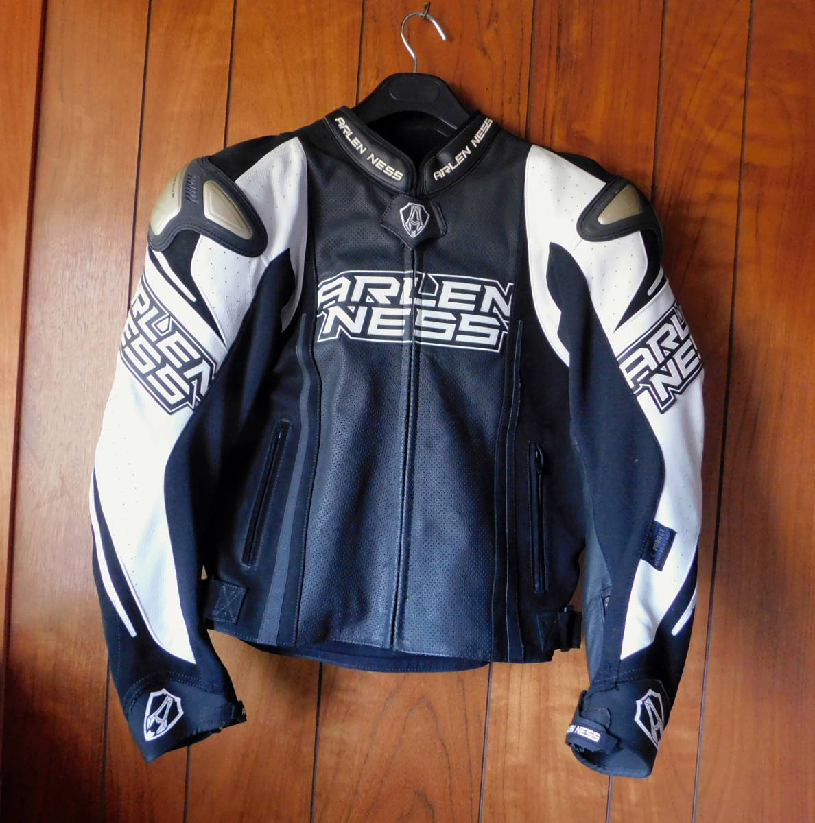 AREN NESS アレンネス　バイク用皮ジャケットMレディース AREN NESS アレンネスバイク用皮ジャケットMレディース