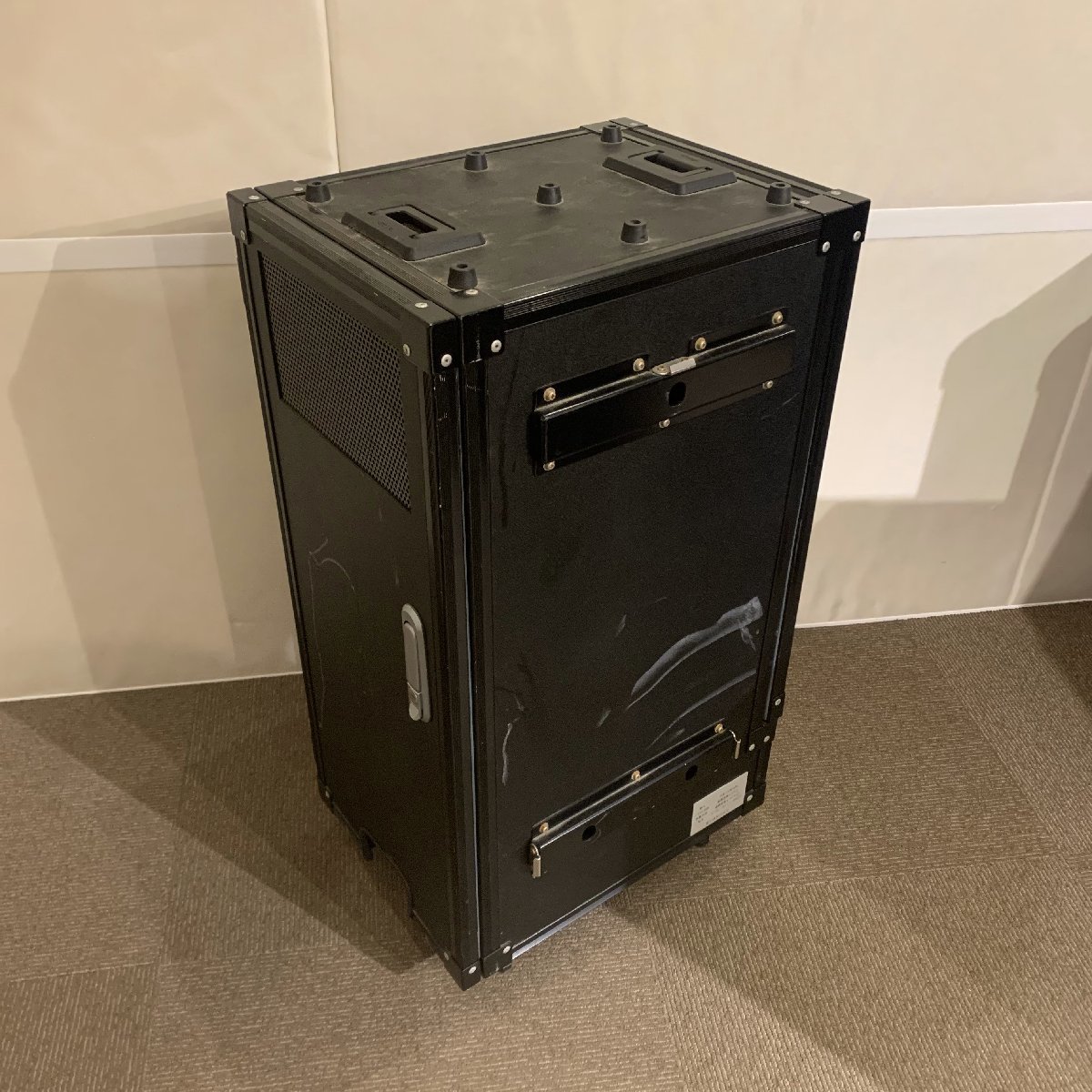 【傷や汚れあり】[R0873]中古現状品 TAKIGEN (タキゲン) ラック ケース ① 鍵無し ハードウェア PA機材 エフェクターの落札