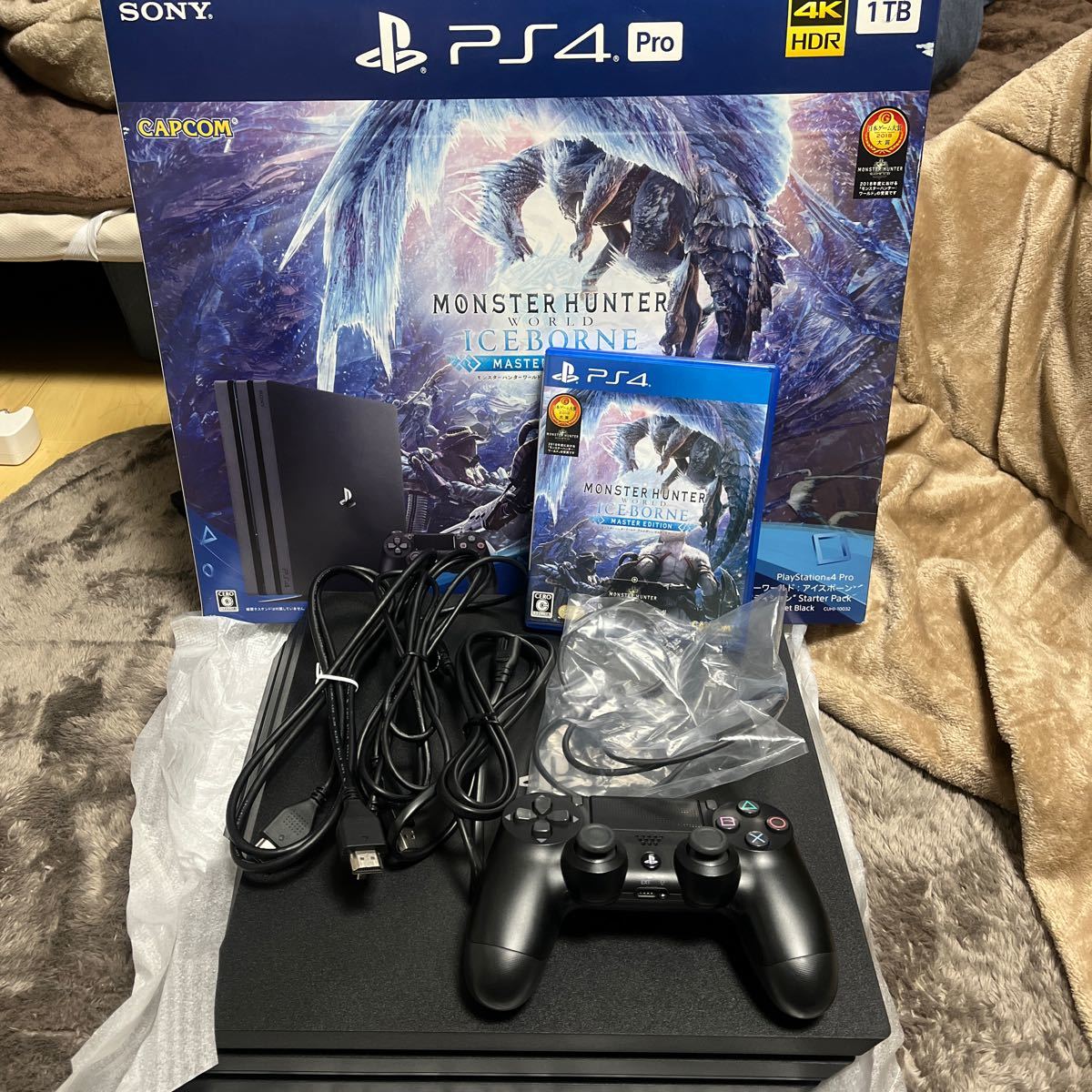 PS4 Pro 1TB モンスターハンターワールド:アイスボーン